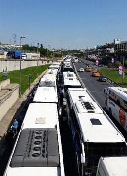 Bayram Dönüşü Yoğunluğu, Yolcuları da Şoförleri de Çileden Çıkardı