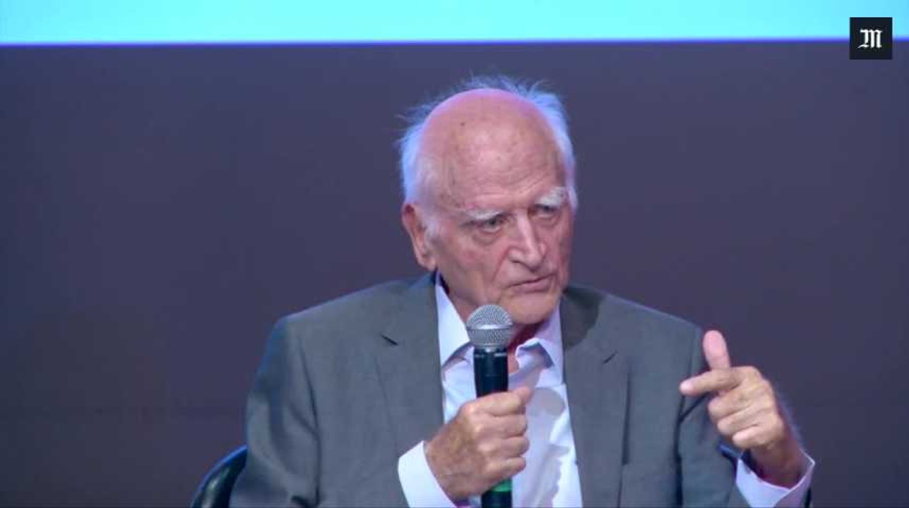 Conversation avec Michel Serres : " les fabricants de cigarettes sont un million de fois plus dangereux que Daesh"