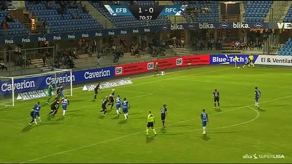 Takım arkadaşı yanlış yere nişanladı