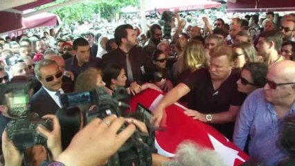 Tarık Akan Son Yolculuğuna Uğurlanıyor