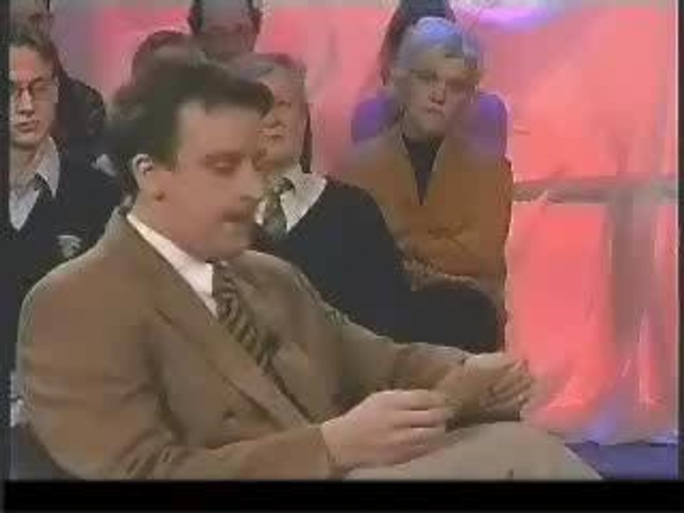 presentateur moqueur