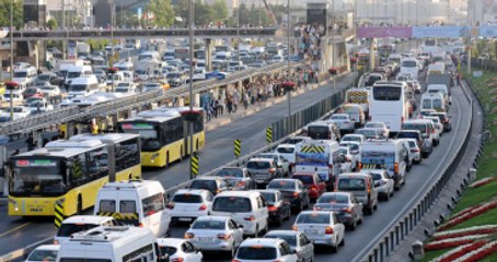 Okulların Açıldığı İlk Gün İstanbul Trafiğe 'Merhaba' Dedi