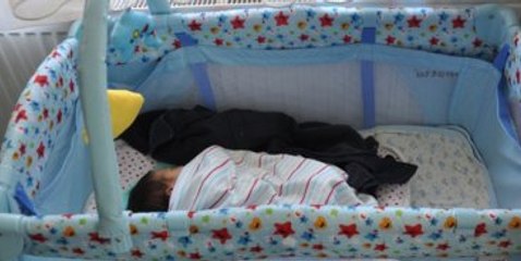 Minik Gökçe Şehit Babasının Kokusuyla Uyuyor