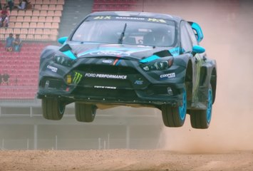 Tải video: VÍDEO: Mira al Ford Focus RS RX dando saltos en Barcelona