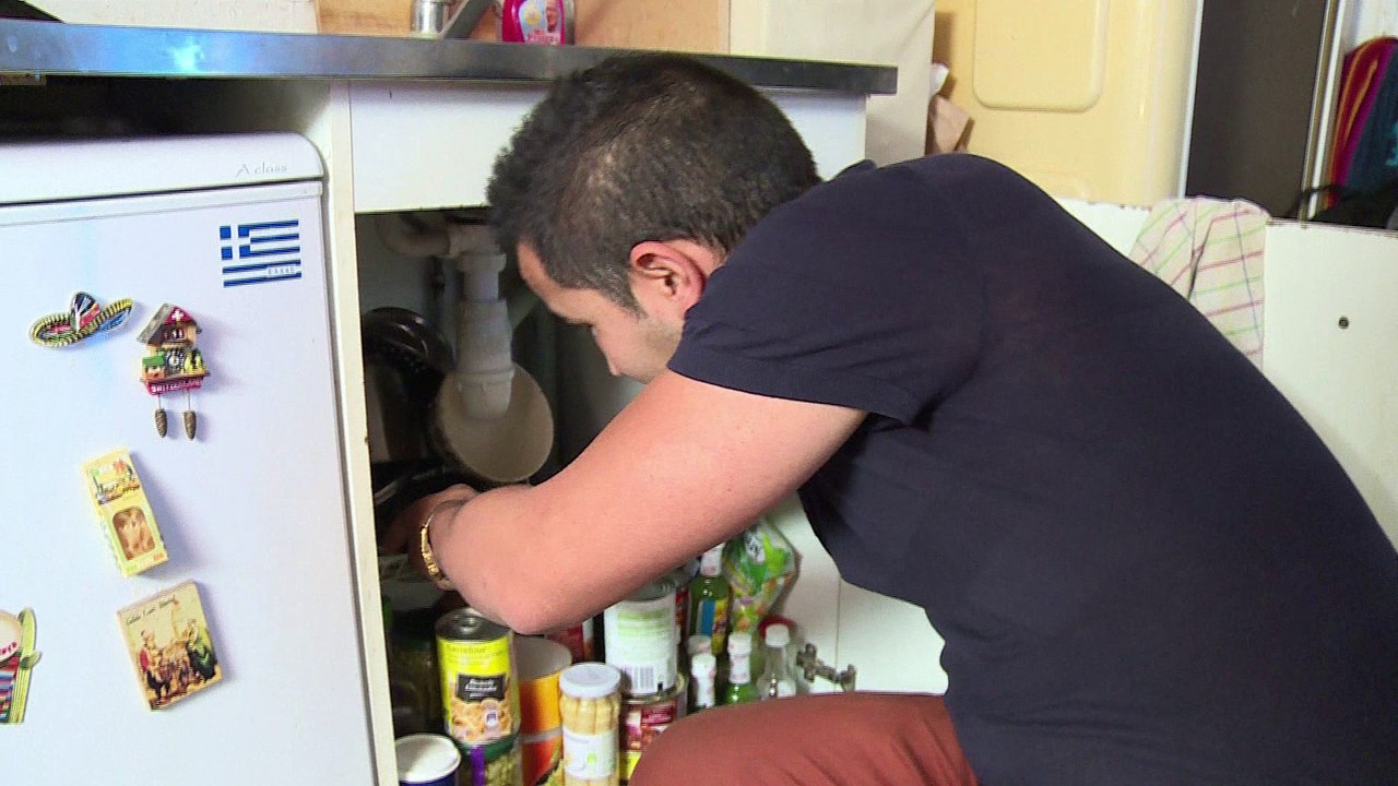 Paris : vivre dans une cage à poules, un quotidien pour beaucoup