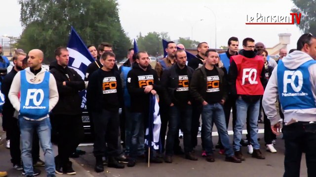 Des gardiens de prison bloquent la maison d'arrêt d'Osny