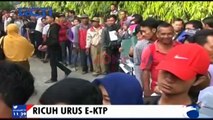 Ratusan Warga Saling Dorong Daftar E-KTP