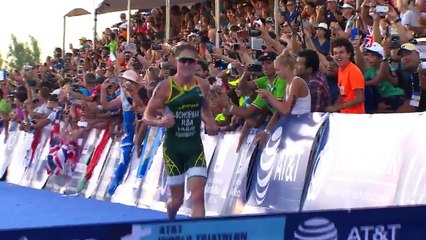 Triathlon : Un athlète aide son frère victime d'un malaise