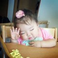 Cô bé Nhật mũm mĩm vừa ngủ vừa ăn khiến dân mạng xuýt xoa vì quá đáng yêu