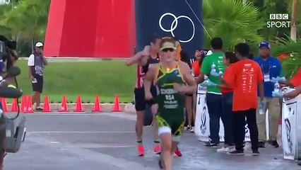 Alistair Brownlee aide Son frère à terminer la course et rate le titre mondial