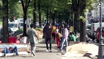 Paris desaloja un campamento de immigrantes