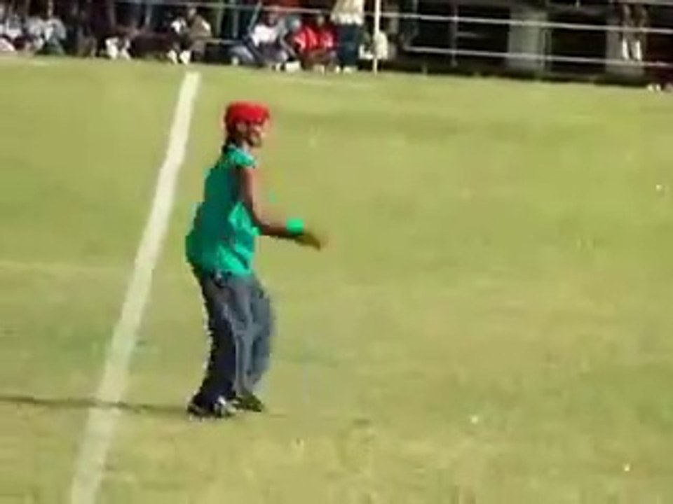 Best Robitic Dance By Boneless Guy!
