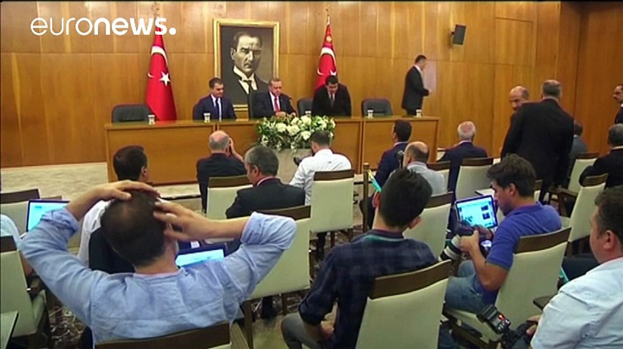 Le président turc veut continuer le "nettoyage" des "éléments terroristes" en Syrie