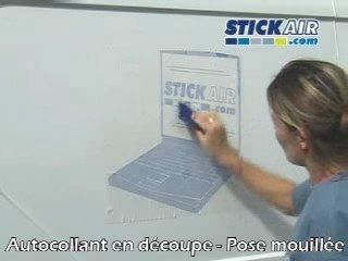 Pose sticker méthode mouillée