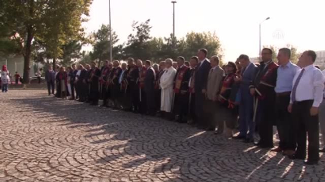 Faruk Çelik: Unutmayalım Ki Aydın Olmak İçin Önce İnsan Olmak Lazım
