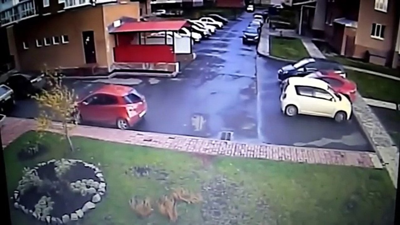 Quand un groupe d'ado essaie de voler une voiture mais qu'aucun d'eux ne sait conduire... Carnage garanti !