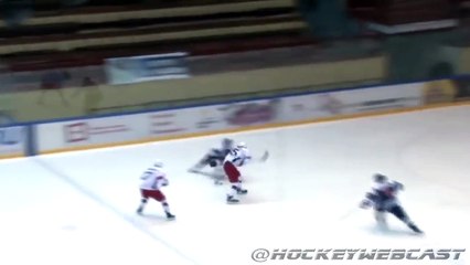 Télécharger la video: Enorme carton pendant un match de hockey! Violent