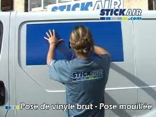 Pose adhésif vinyle méthode mouillée