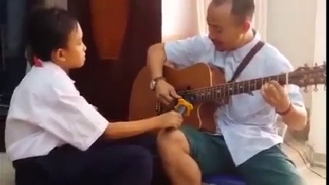 Hồ Văn Cường say sưa tập luyện cho buổi khai giảng cùng rapper Tiến Đạt