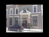 Report TV - Vlorë, dy persona të armatosur e të maskuar grabisin një bankë