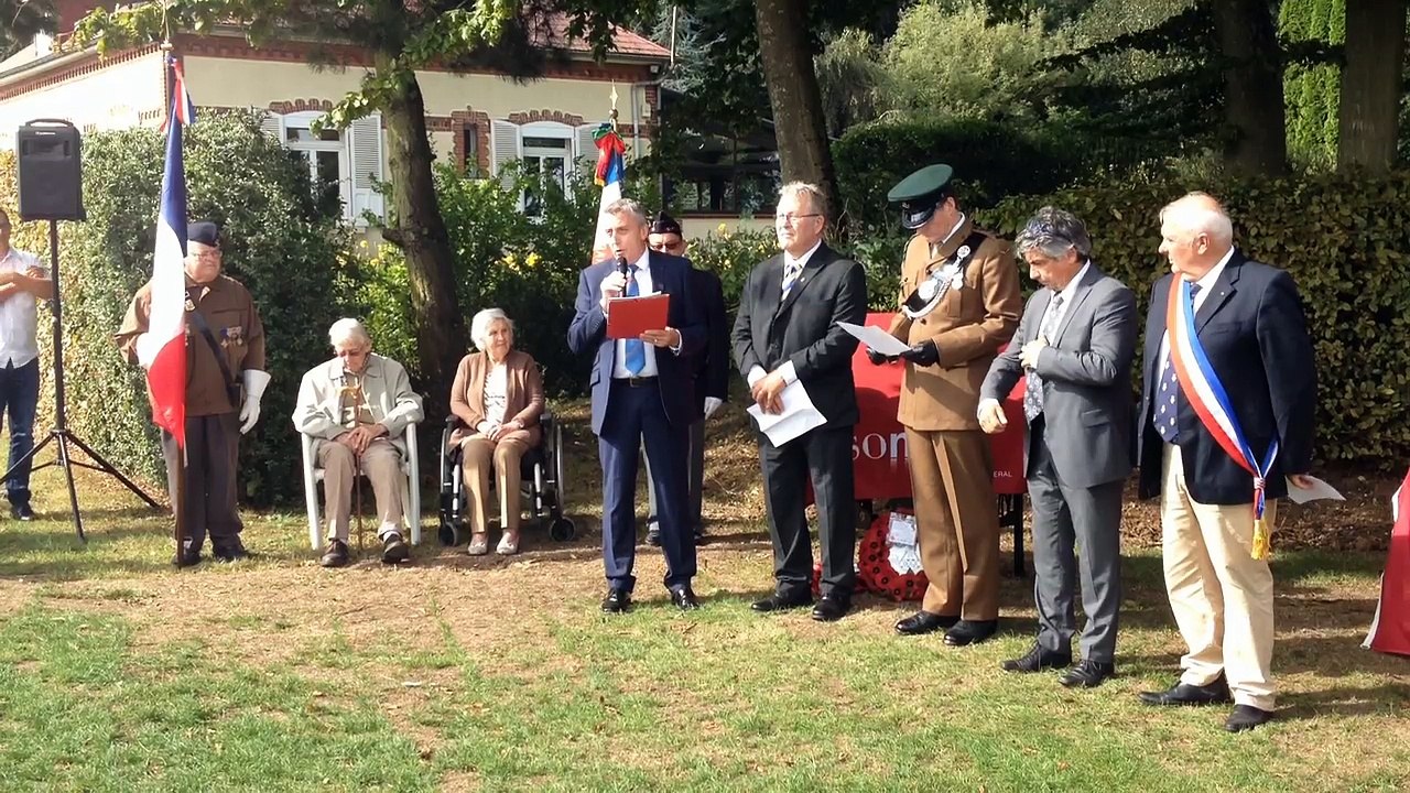 Somme : inauguration du banc commémoratif pour le 18e régiment d'infanterie légère de Durham