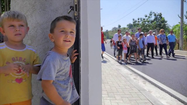 Report TV - Veliaj përuron rrugën “Hamdi Cenoimeri”: Përfitojnë 2 mijë familje