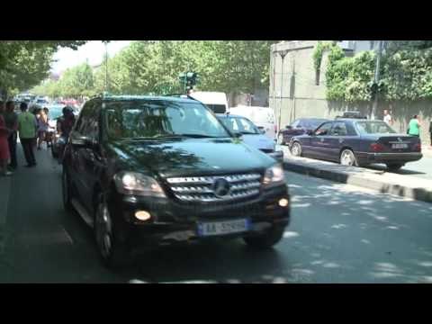 Nëna shpëton fëmijët, por aksidentohet për vdekje - Top Channel Albania - News - Lajme