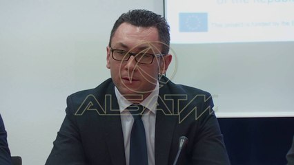 Zyrtarët, të painformuar për shkurtimin e fondeve