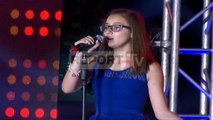 Report TV - Festivali i fëmijëve në Shkodër qindra spektatorë në sheshin e qytetit