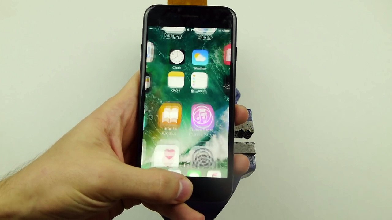 Secret-Hack-To-Get-Headphone-Jack-on-the-iPhone seven.LiFe HaCkS.