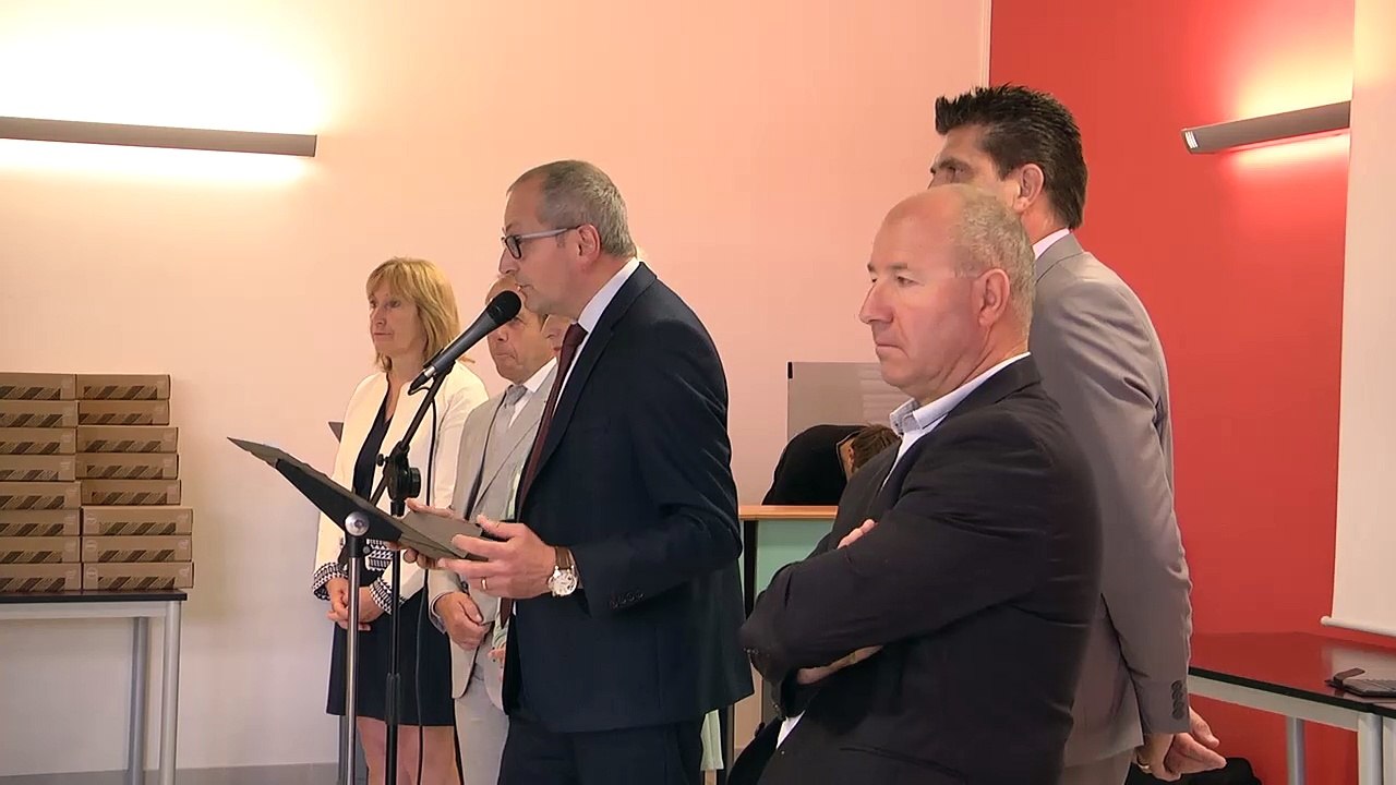 Hautes-Alpes : 194 tablettes numérique distribués au élèves de 5ème au collège de Fontreyne à Gap