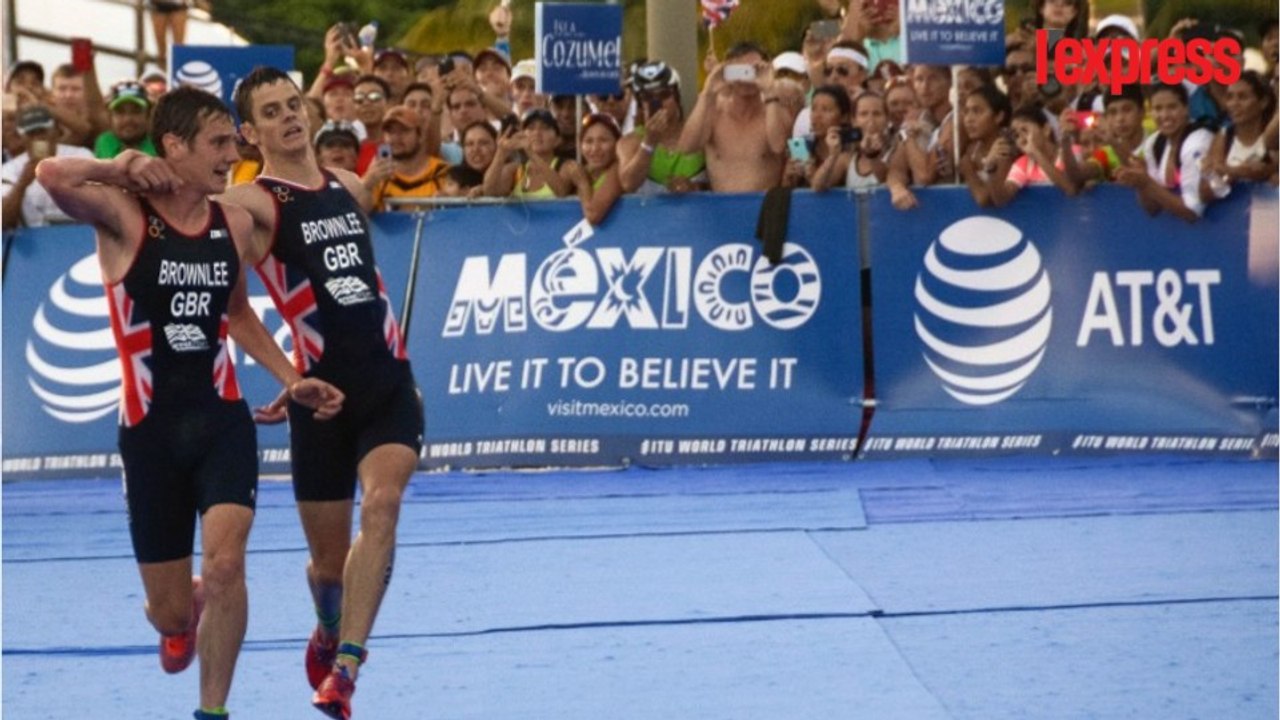 Ce triathlète s'effondre avant l'arrivée et finit la course porté par son frère