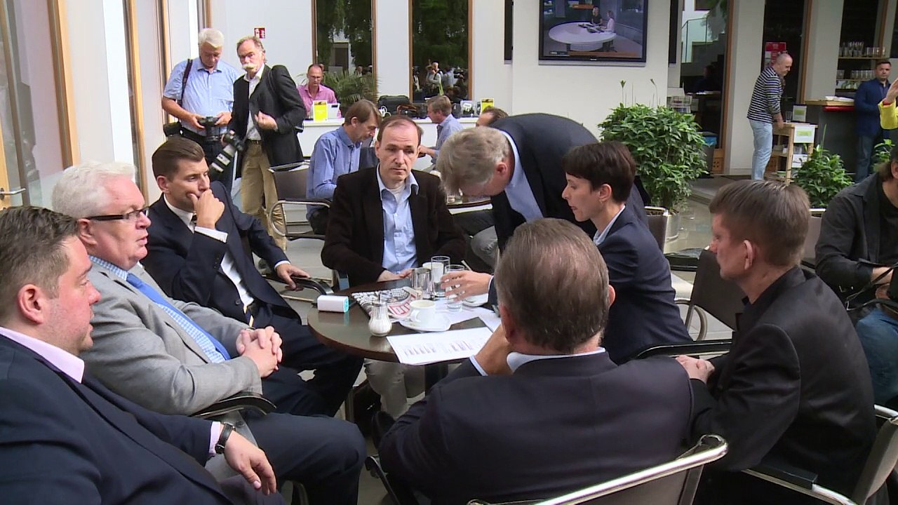 CDU und AfD ziehen nach Wahl in Berlin Bilanz