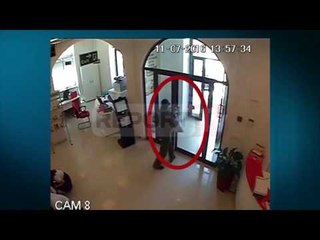 Report TV - Video Ekskluzive/Ja si u grabit nga maskat Banka në Vlorë