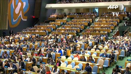 Líderes mundiales ayudarán a refugiados, pero evitan compromiso