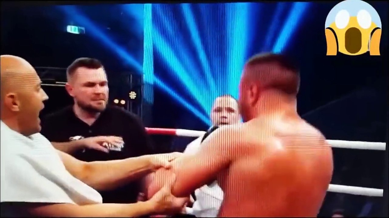 Un boxeur trop détendu avec son entraineur