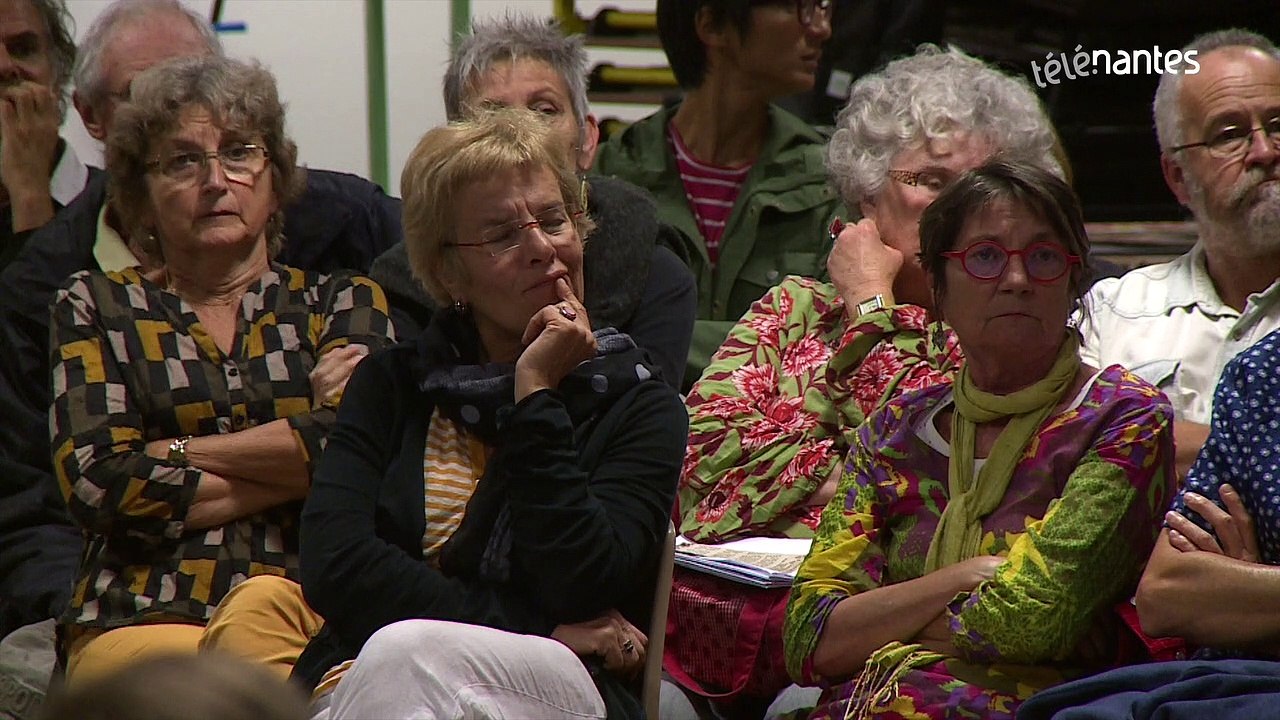 Un réunion publique à la rencontre des ZADistes