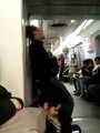 Un musicien dans le métro vraiment chelou et un peu flippant