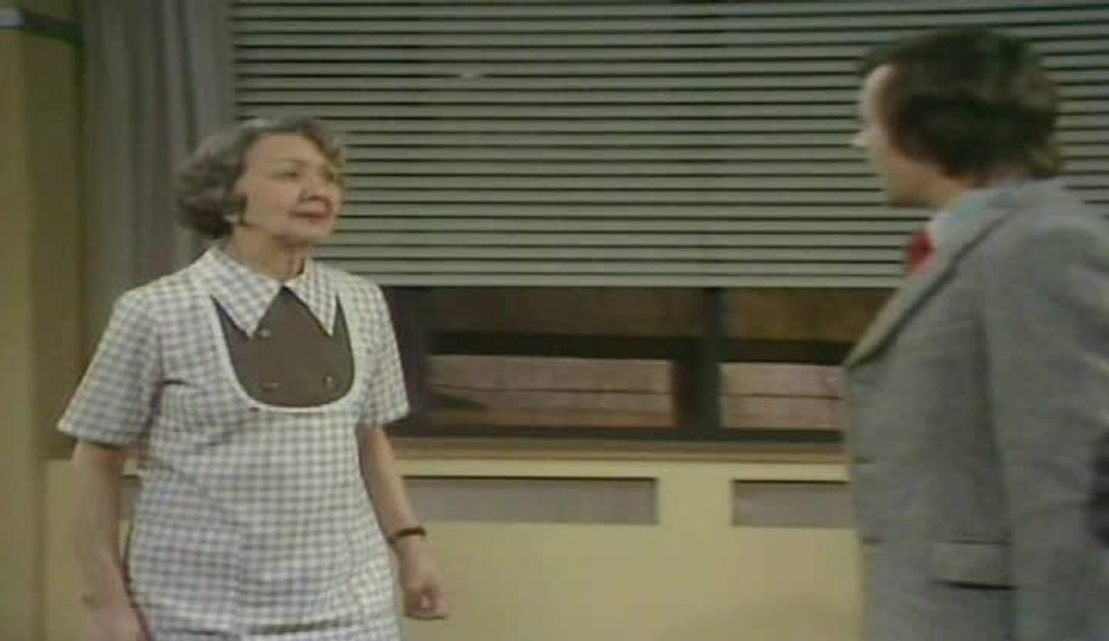 Mind Your Language - S 1 E 10 - Hello Sailor