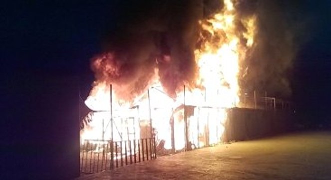 Midilli Adasında Mültecilerin Kaldığı Kampta Yangın