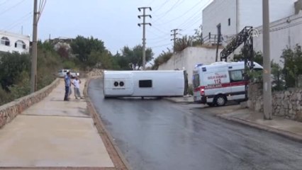 Bodrum'da Midibüs Devrildi: 1 Yaralı
