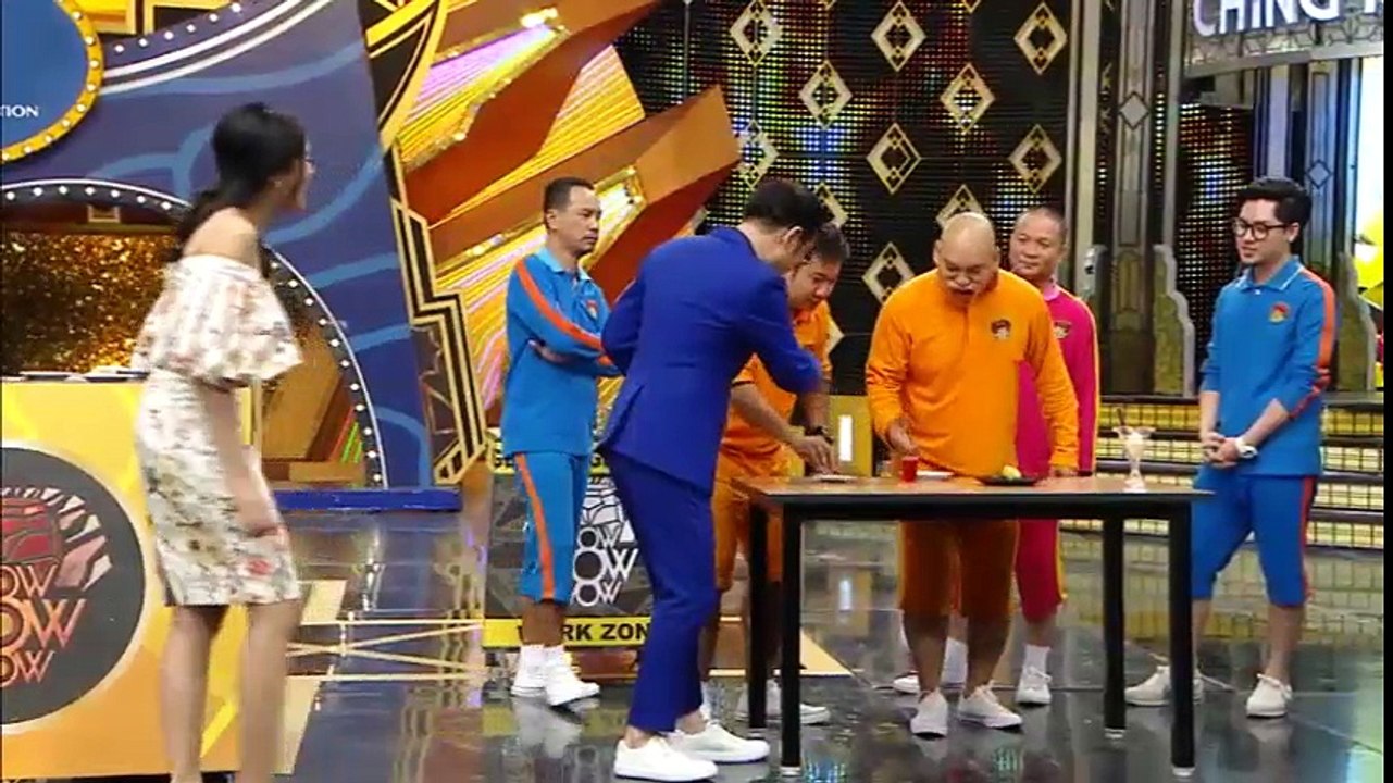 Chết cười với trò chơi ăn mì khó đỡ trên gameshow Thái Lan