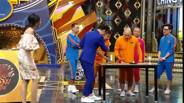 Chết cười với trò chơi ăn mì khó đỡ trên gameshow Thái Lan