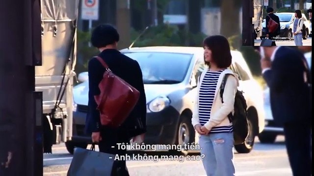 Một cô gái xinh đẹp, một cô xấu xí cùng xin giúp đỡ