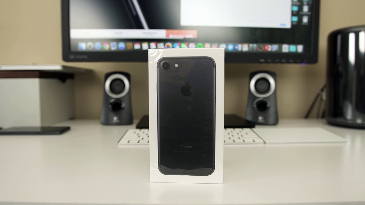 iPhone 7 Unboxing (Jet Black and Black)