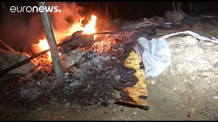 Скачать видео: Llueve sobre mojado en el campo de refugiados de Moira, en Lesbos