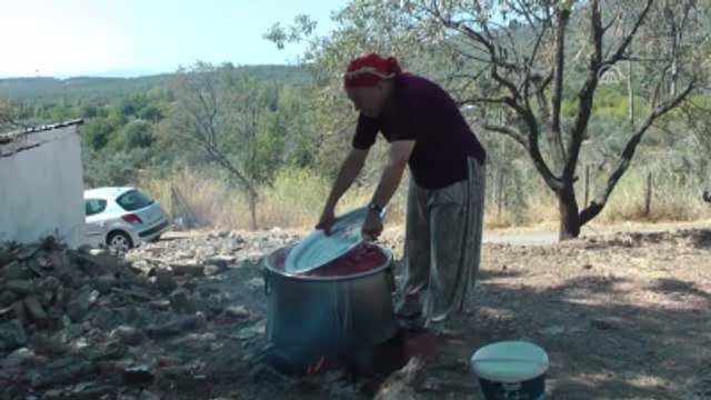Kadınların İmece Usulü Kış Hazırlığı Telaşı