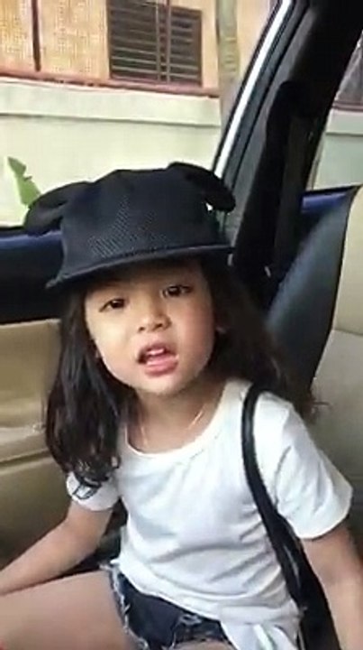 Bé gái "đốn tim" dân mạng với clip cover bài "Anh cứ đi đi" của Hari Won