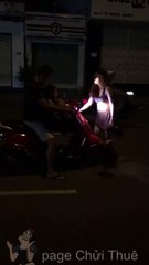 Vợ đánh chồng giữa đường trước mặt con