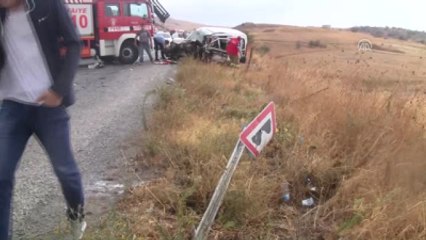 Otomobille Hafif Ticari Araç Çarpıştı: 6 Yaralı